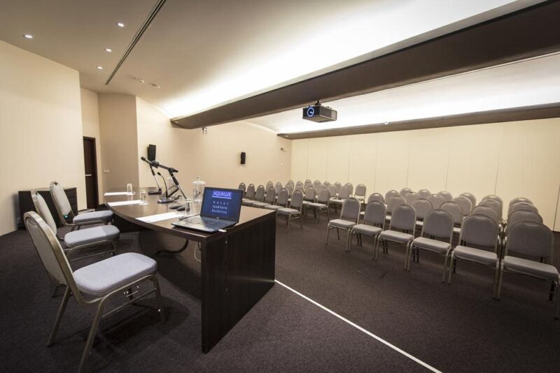 Sala-Business-Riviera-Hotel-Aqualux